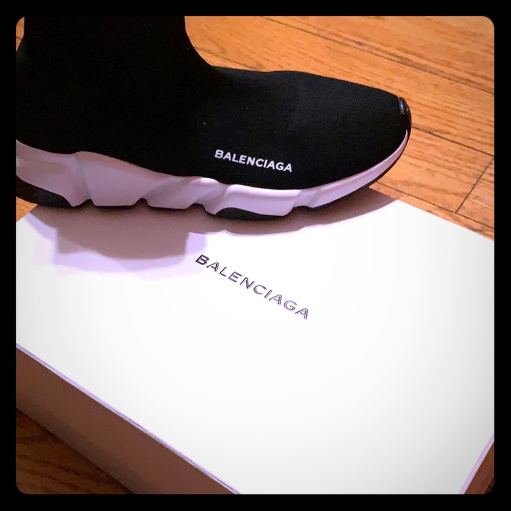 Women balenciagia runner sneakers.